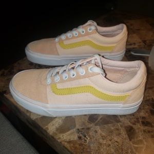Women’s old skool peach suede vans